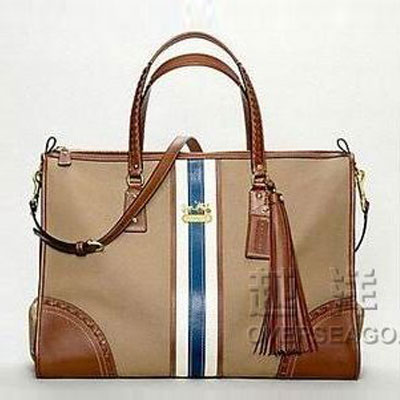 COACH 蔻驰 2011新款英伦风蓝条大容量单肩/手提包 (COACH F19767 / COACH 19767) (卡其色)，原价￥7560，限时仅售￥4488！绝对正品，超低折扣，含美国直邮～