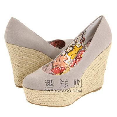 Steve Madden 史蒂夫•马登 2011新款厚底坡跟高跟鞋 Marryy (黑色/灰色)，原价￥1200，限时仅售￥768！绝对正品，超低折扣，含美国直邮～