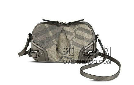 BURBERRY 巴宝莉 2012新款经典格子搭配可调节肩带女士斜挎包 VANITY (金属铁灰)，原价￥3298，限时仅售￥2588！绝对正品，超低折扣，含美国直邮～