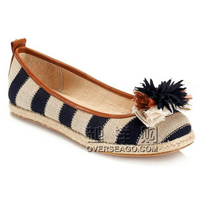 JUICY COUTURE 橘滋 女士新款条纹平底鞋GIANNA STRIPED FLATS J170209NY (蓝白条纹)，原价￥2858，限时仅售￥1380！绝对正品，超低折扣，含美国直邮～