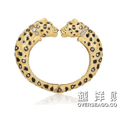 JUICY COUTURE 橘滋 豹子形状镶钻手镯 LEOPARD BANGLE (YJRU5946)(黄色，深蓝色)，原价￥1490，限时仅售￥1090！绝对正品，超低折扣，含美国直邮～