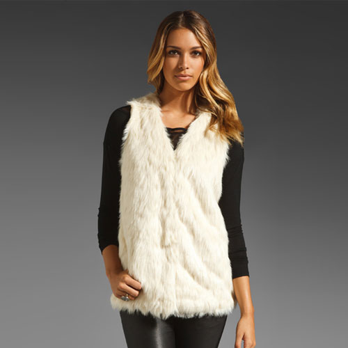 BB Dakota 2012年新款女士仿皮马夹 Scotlyn Textured Faux Fur Vest (乳白色)，原价￥1768，限时仅售￥1098！绝对正品，超低折扣，含美国直邮～