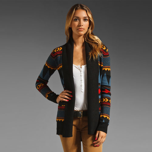 BB Dakota 2012年新款女士条纹毛衣 Canyon Stripe Acrylic Sweater Knit (黑色/暗灰色)，原价￥1788，限时仅售￥958！绝对正品，超低折扣，含美国直邮～