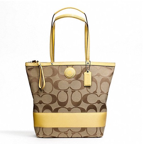 COACH 蔻驰 新款女士经典LOGO标志帆布手提单肩包 SIGNATURE STRIPE LARGE TOTE (F24301)(黄色/白色)，原价￥2768，限时仅售￥1468！绝对正品，超低折扣，含美国直邮～
