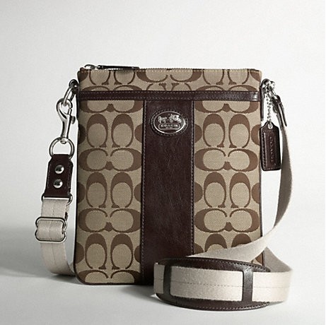 COACH 蔻驰 新款女士斜挎包 SUTTON SIGNATURE SWINGPACK (F43976)，原价￥2168，限时仅售￥878！绝对正品，超低折扣，含美国直邮～