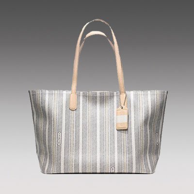 COACH 蔻驰 莱格西新款女士单肩手提包 LEGACY WEEKEND TICKING STRIPE PVC ZIP TOP TOTE (F23108) (银色/红色/蓝色)，原价￥2478，限时仅售￥1238！绝对正品，超低折扣，含美国直邮～