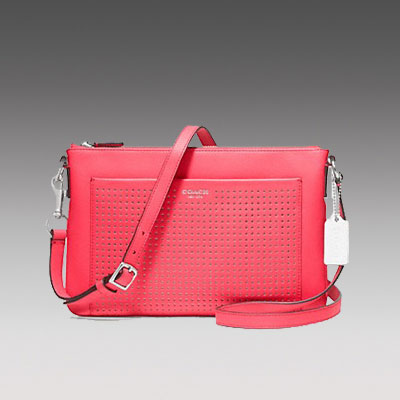 COACH 蔻驰 新款女士单肩斜挎包 PERFORATED LEATHER SWINGPACK (F48979) (粉色)，原价￥2348，限时仅售￥1188！绝对正品，超低折扣，含美国直邮～