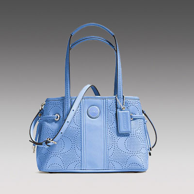 COACH 蔻驰 新款女士单肩斜挎包 SIGNATURE STRIPE PERFORATED MINI CARRYALL (F23021) (淡蓝色/黑色)，原价￥2778，限时仅售￥1388！绝对正品，超低折扣，含美国直邮～