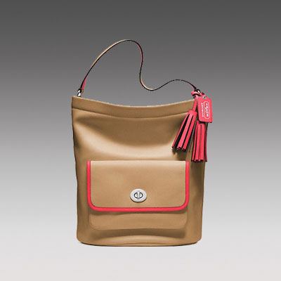 COACH 蔻驰 新款女士单肩手提包 ARCHIVAL 2-TONE LEATHER BUCKET (F22407) (卡其色/米白色)，原价￥3658，限时仅售￥1858！绝对正品，超低折扣，含美国直邮～