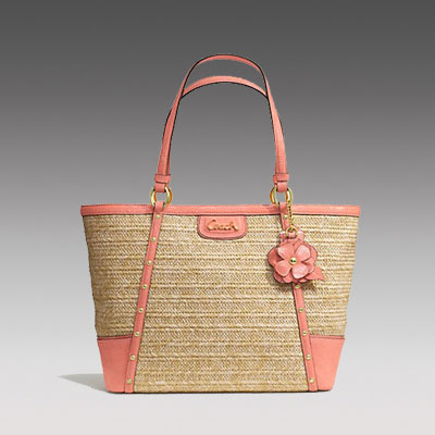 COACH 蔻驰 新款女士单肩手提包 ALEXANDRA CHAIN STRAW TOTE (F21959) (珊瑚色/黑色)，原价￥2758，限时仅售￥1378！绝对正品，超低折扣，含美国直邮～