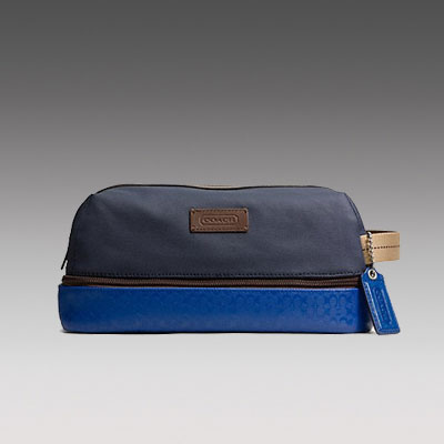 COACH 蔻驰 新款男士手拿包 HERITAGE SIGNATURE EMBOSSED PVC CANVAS TRAVEL KIT (F93228) (蓝色/绿色/黄色)，原价￥1978，限时仅售￥978！绝对正品，超低折扣，含美国直邮～