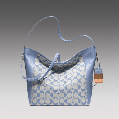 COACH 蔻驰 新款经典LOGO帆布单肩手提斜挎包 LEGACY WEEKEND PRINTED SIGNATURE SHOULDER BAG (F23488) (淡蓝色)，原价￥2688，限时仅售￥1358！绝对正品，超低折扣，含美国直邮～