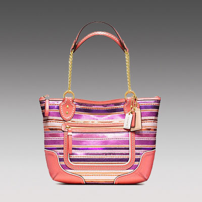 COACH 蔻驰 新款女士亮皮单肩手提包 POPPY SEQUIN SMALL CHAIN TOTE (F23843) (粉色)，原价￥3978，限时仅售￥1968！绝对正品，超低折扣，含美国直邮～