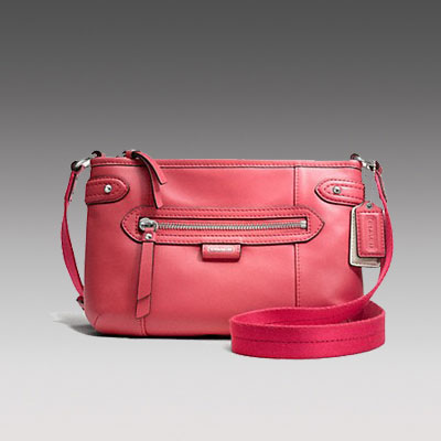 COACH 蔻驰 新款女士单肩斜挎包 DAISY LEATHER SWINGPACK (F49425) (黑色/粉色)，原价￥1758，限时仅售￥988！绝对正品，超低折扣，含美国直邮～