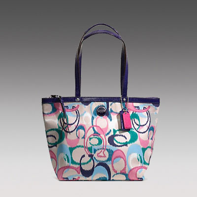 COACH 蔻驰 2013年新款女士单肩手提包 SIGNATURE STRIPE IKAT PRINT TOTE (F24450) (彩色)，原价￥2548，限时仅售￥1248！绝对正品，超低折扣，含美国直邮～