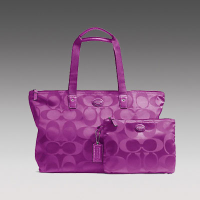 COACH 蔻驰 2013年新款女士单肩手提包 GETAWAY SIGNATURE NYLON PACKABLE WEEKENDER (F77321) (紫色/蓝色/绿色)，原价￥2178，限时仅售￥1048！绝对正品，超低折扣，含美国直邮～