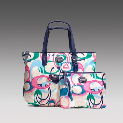 COACH 蔻驰 2013年新款女士单肩手提包 GETAWAY IKAT PRINT SMALL PACKABLE TOTE (F77443) (彩色)，原价￥1948，限时仅售￥958！绝对正品，超低折扣，含美国直邮～