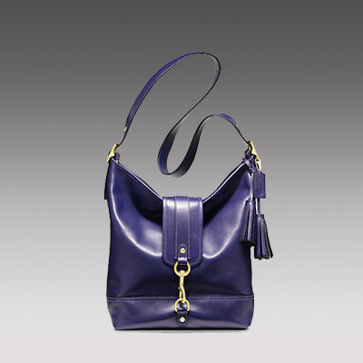 COACH 蔻驰 2013年新款女士单肩斜挎包 LEATHER LARGE DOGLEASH DUFFLE (F23420) (砂色/深蓝色)，原价￥4758，限时仅售￥2348！绝对正品，超低折扣，含美国直邮～
