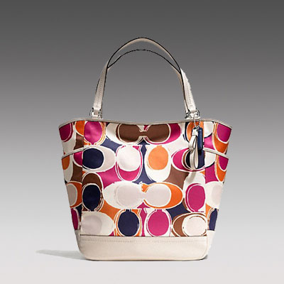 COACH 蔻驰 2013年新款女士经典LOCO单肩手提包 PARK HAND DRAWN SCARF PRINT NORTH/SOUTH TOTE (F23299) (彩色)，原价￥3348，限时仅售￥1668！绝对正品，超低折扣，含美国直邮～