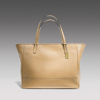 COACH 蔻驰 2013年新款女士单肩手提包 LARGE CITY TOTE (F23822) (白色/褐色)，原价￥3758，限时仅售￥1868！绝对正品，超低折扣，含美国直邮～