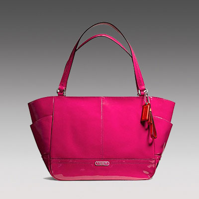 COACH 蔻驰 2013年新款女士单肩手提包 PARK PATENT CARRIE TOTE (F23979)(黑色/紫红色)，原价￥3248，限时仅售￥1538！绝对正品，超低折扣，含美国直邮～