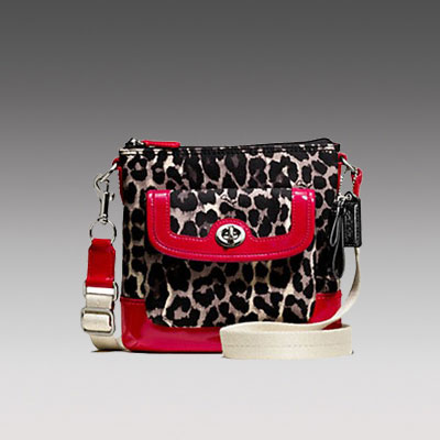 COACH 蔻驰 2013年新款女士单肩斜挎包 PARK OCELOT PRINT SWINGPACK (F49441)(黑色/紫红色)，原价￥2138，限时仅售￥988！绝对正品，超低折扣，含美国直邮～