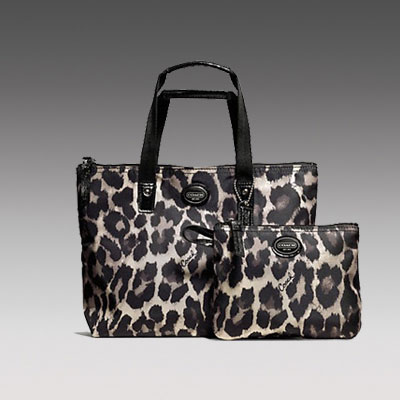 COACH 蔻驰 2013年新款女士单肩手提包 GETAWAY OCELOT PRINT SMALL PACKABLE TOTE (F77442)(黑色/咖啡色)，原价￥2068，限时仅售￥948！绝对正品，超低折扣，含美国直邮～