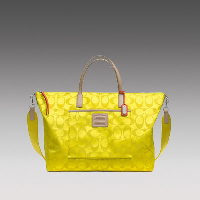 COACH 蔻驰 2013年新款女士单肩手提斜挎包 LEGACY WEEKEND SIGNATURE NYLON WEEKENDER TOTE (F24863)(黄色)，原价￥2178，限时仅售￥1068！绝对正品，超低折扣，含美国直邮～