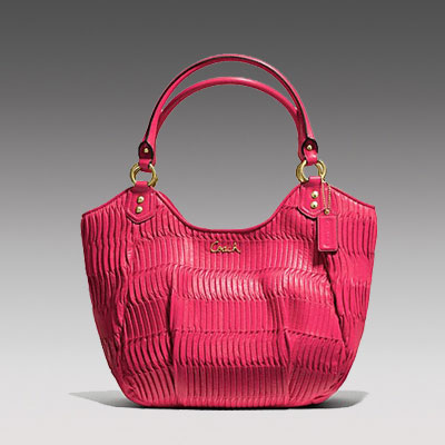 COACH 蔻驰 2013年新款女士单肩手提包 ASHLEY GATHERED LEATHER SHOULDER TOTE (F23928)(黑色/桃红色)，原价￥4658，限时仅售￥2268！绝对正品，超低折扣，含美国直邮～