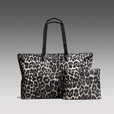COACH 蔻驰 2013年新款女士单肩手提包 GETAWAY OCELOT PRINT LARGE PACKABLE WEEKENDER (F77437)(黑色)，原价￥2548，限时仅售￥1228！绝对正品，超低折扣，含美国直邮～