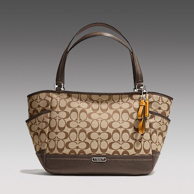 COACH 蔻驰 2013年新款女士单肩手提包 PARK SIGNATURE CARRIE TOTE (F23297)(卡其色/蓝色)，原价￥2758，限时仅售￥1378！绝对正品，超低折扣，含美国直邮～
